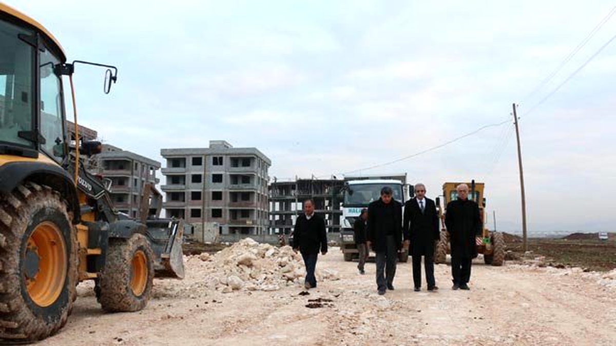 Sırrın\'da Yol Açma Çalışmaları Sürüyor