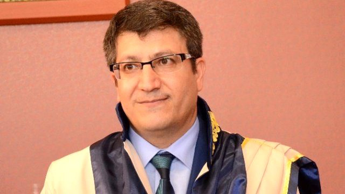Tebrik Ziyaretlerinde Çiçek Yerine Öğrencilerine Burs İstedi