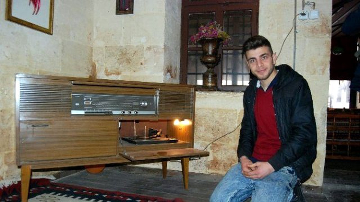 Teknolojiye Direnen Nostaljik Radyolara Yoğun İlgi