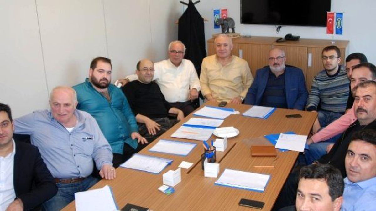 Tepal Yönetimi İlk Toplantısını İzmir\'de Yaptı