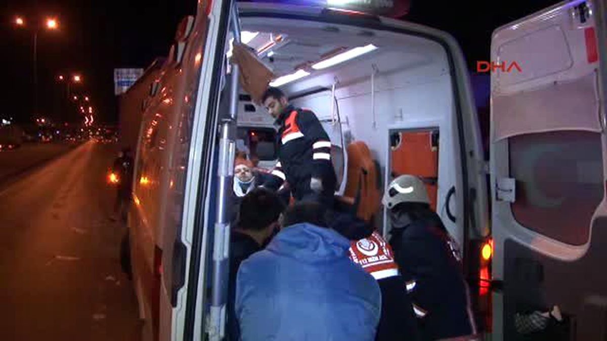 Tır\'a Arkadan Çarpan Taksinin Sürücüsü Yaralandı