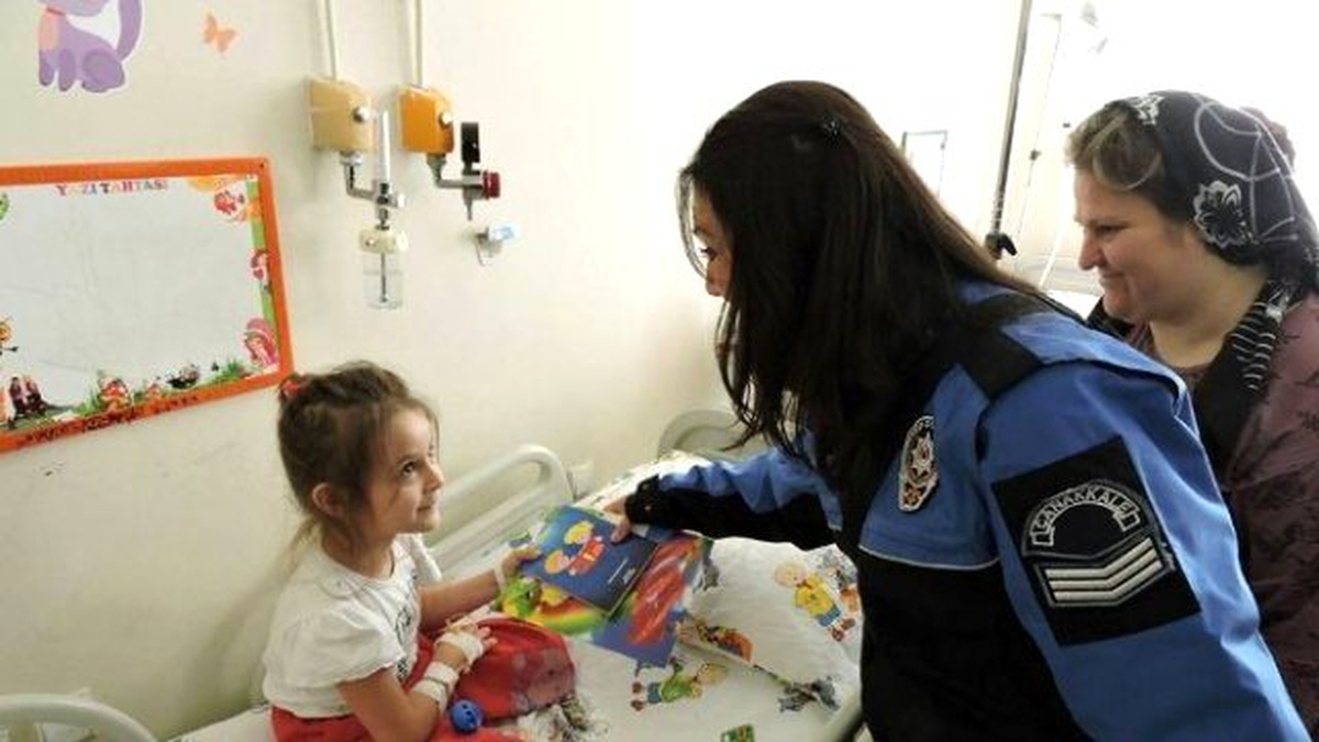 Toplum Destekli Polis Ekipleri Hasta Çocukları Ziyaret Etti