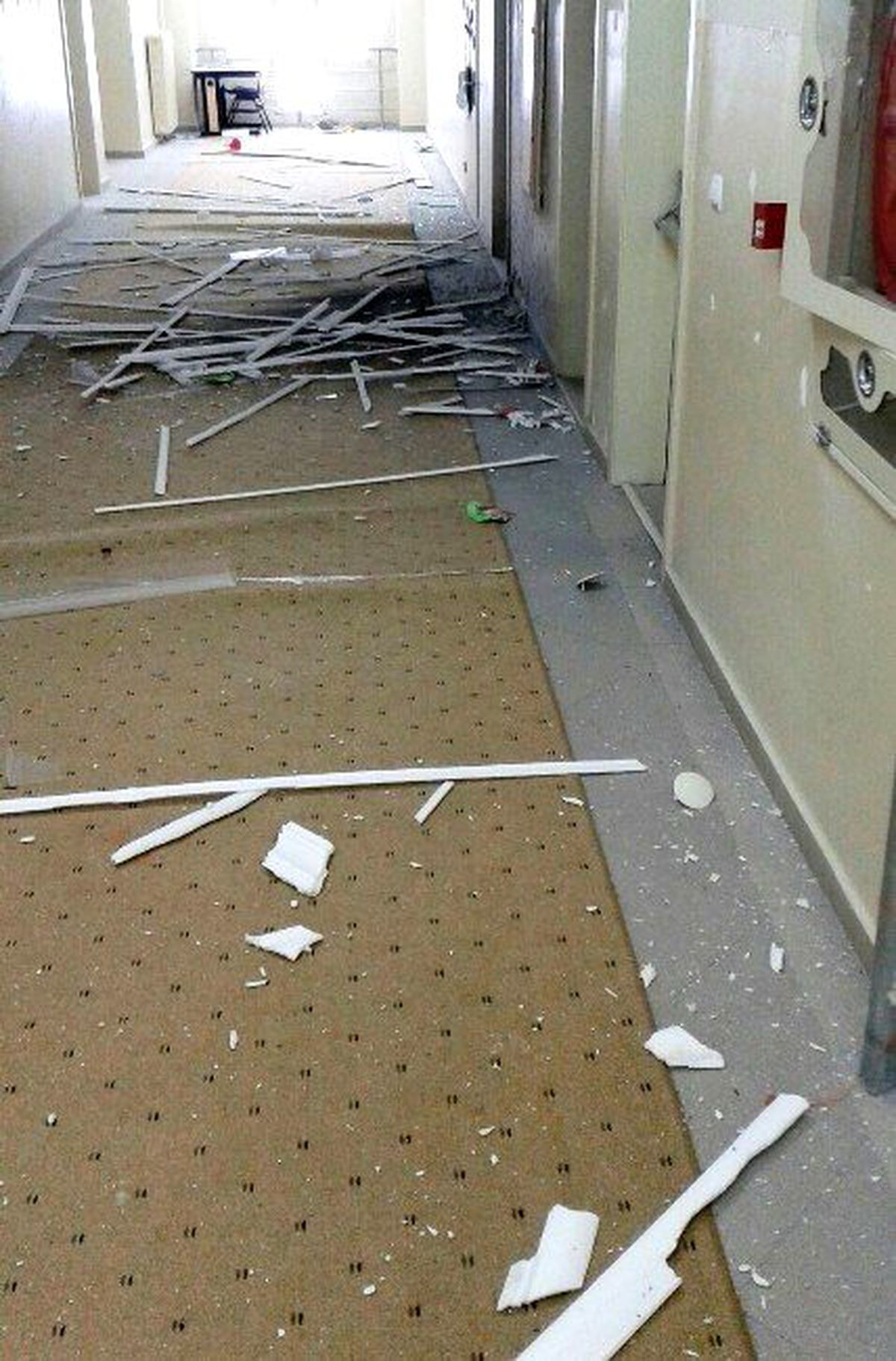 Van\'da İlköğretim Okuluna Bombalı Saldırı