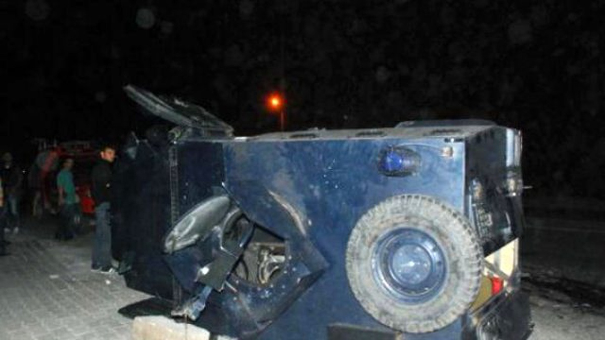 Van\'da Zırhlı Aracın Geçişi Sırasında Bomba Patlatıldı