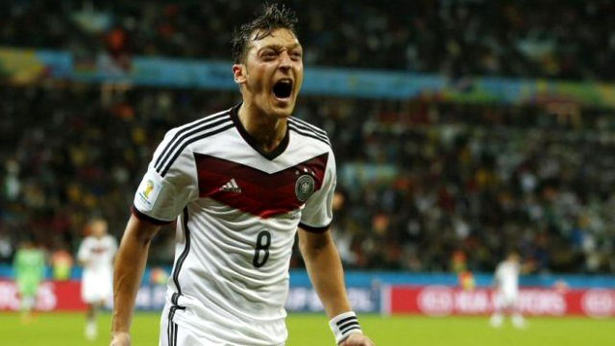 Mesut Özil, Yılın Futbolcusu Seçildi
