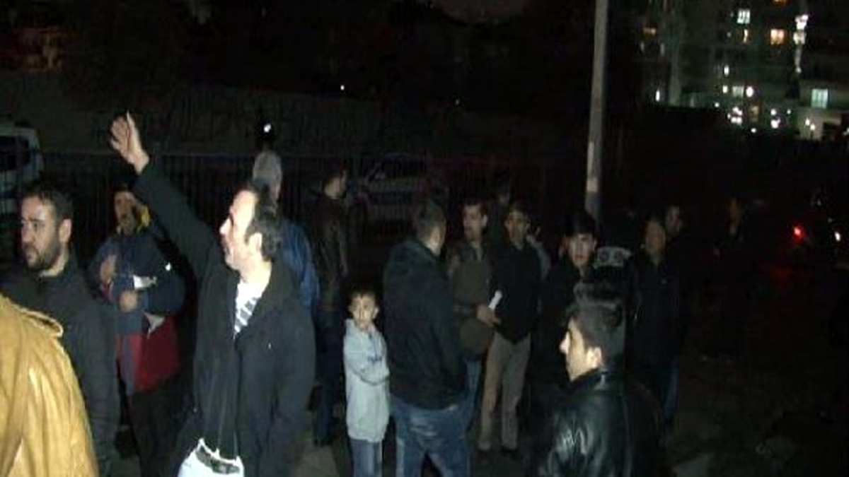 Yüksek Gerilim Hattı Kablosu Koptu, Mahalleli Korku Dolu Anlar Yaşadı