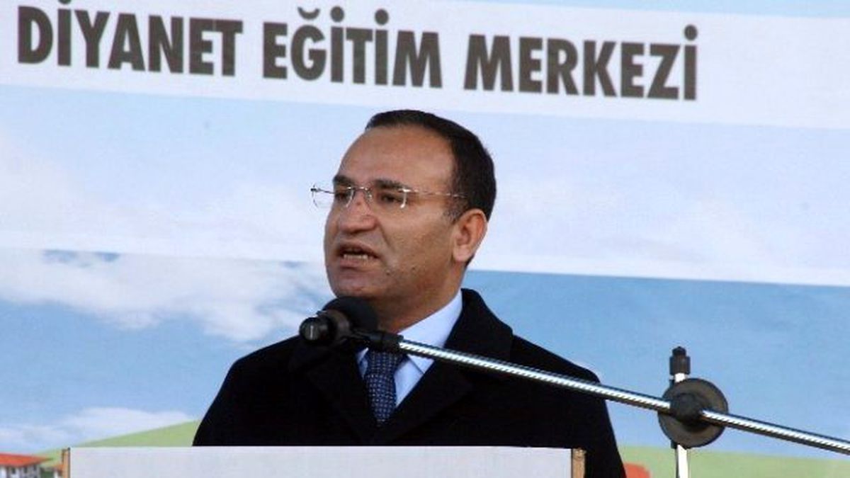 Adalet Bakanı Bozdağ: "Atatürk Sağ Olsaydı Devlete ve Hükümete Sahip Çıkardı"