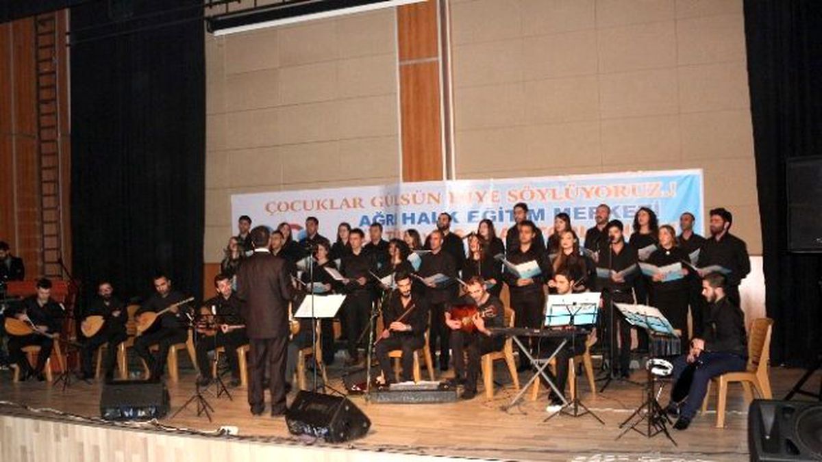Ağrı\'da İhtiyaç Sahibi Öğrenciler Yararına Konser