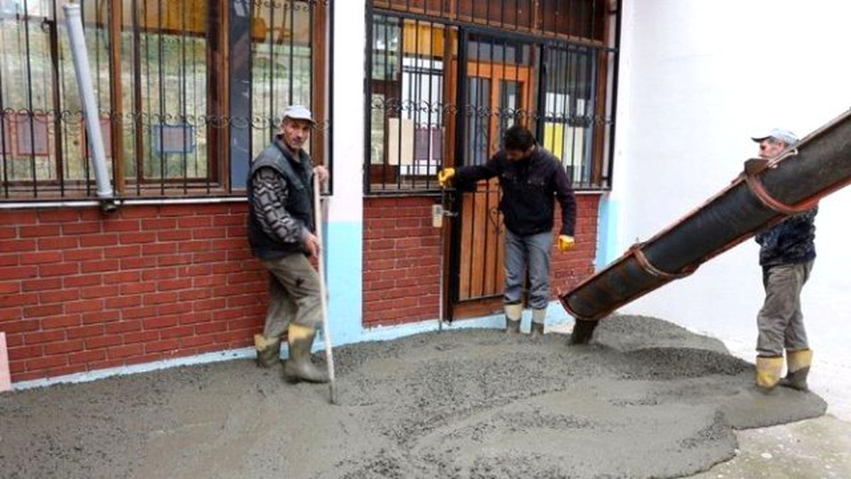 Akçakoca Belediyesi Okulların Bahçelerini Düzenliyor