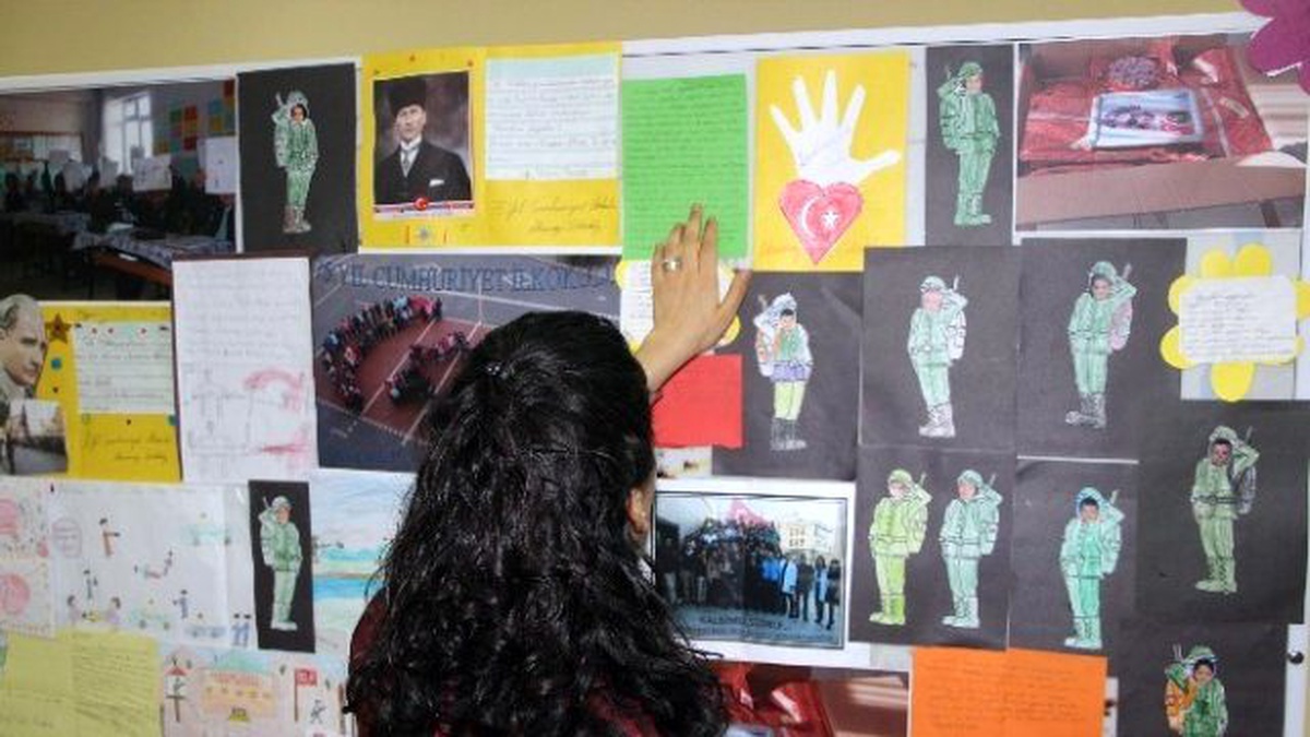Batıdan Asker ve Polislere Moral Mektubu Yağdı