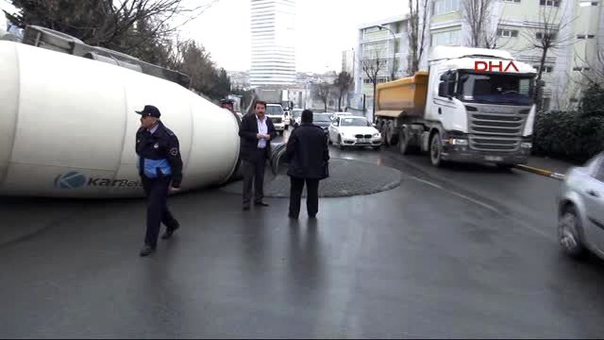 Beton Mikseri Devrildi: 1 Yaralı
