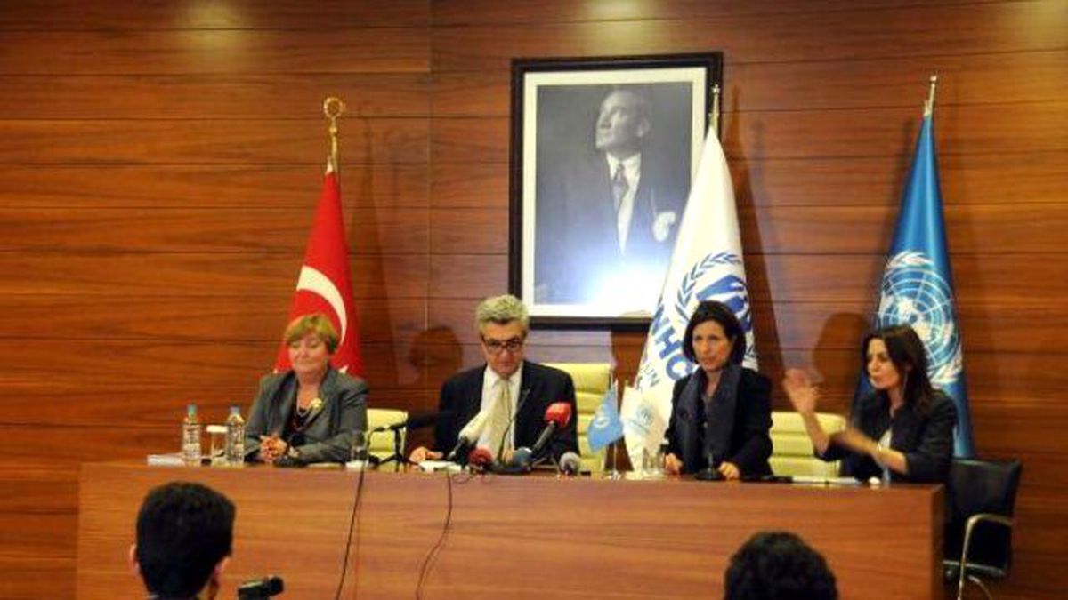 BM Mülteciler Yüksek Komiseri Grandi Türkiye\'deki Sınırların Açık Olmasından Çok Etkilendim