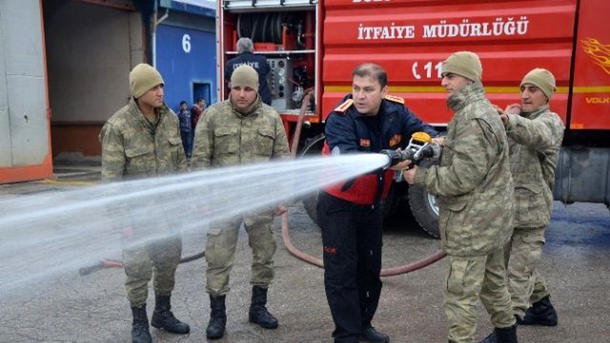 Bozüyük\'te Askerlere Yangın Söndürme Eğitimi