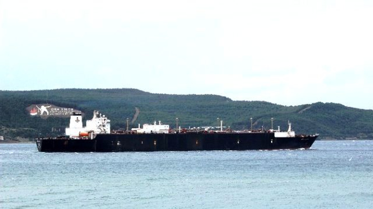 Doğalgaz Tankeri Çanakkale Boğazı\'ndan Geçti