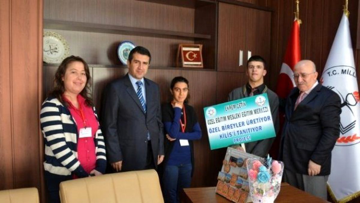 Ekrem Çetin Özel Eğitim Mesleki Eğitim Merkezi Öğrencilerinden Müdür Sevgili\'ye Ziyaret