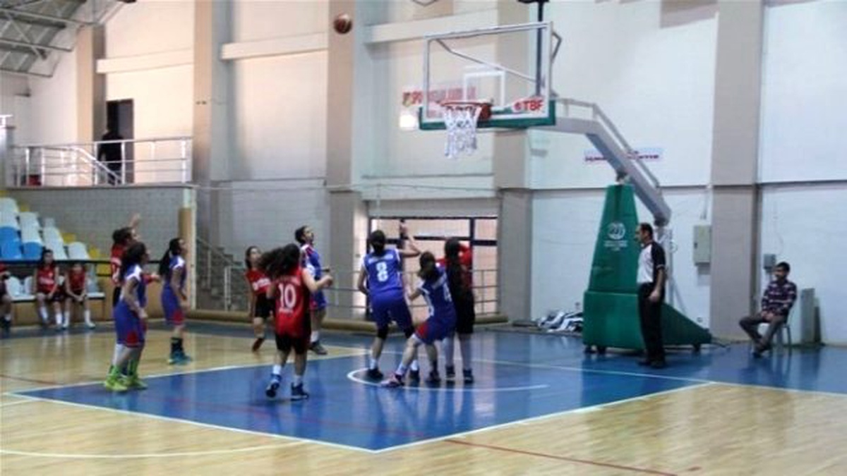 Erzincan\'da Okul Sporları Basketbol Heyecanı