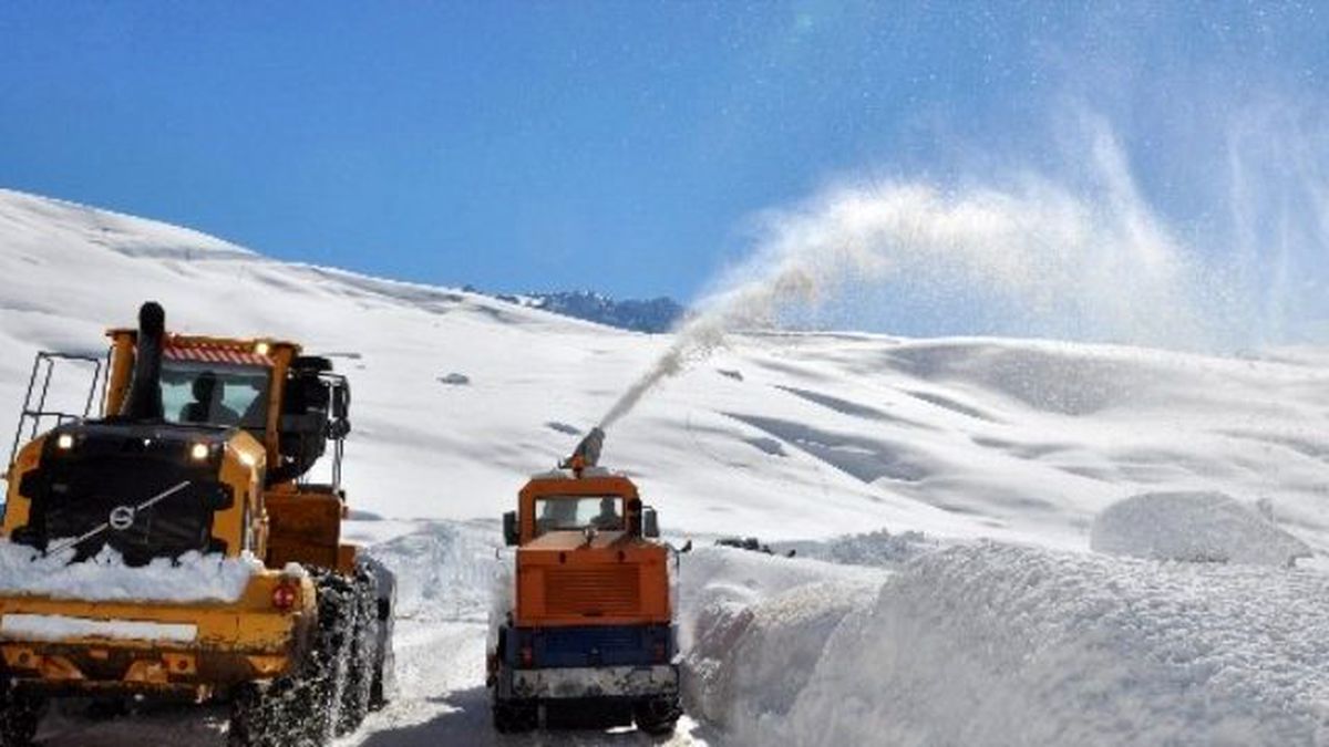 Hakkari\'de Karla Mücadele Çalışmaları Sürüyor