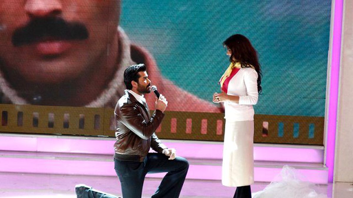 Şarkıcı Hatice'ye Yayında Evlenme Teklifi