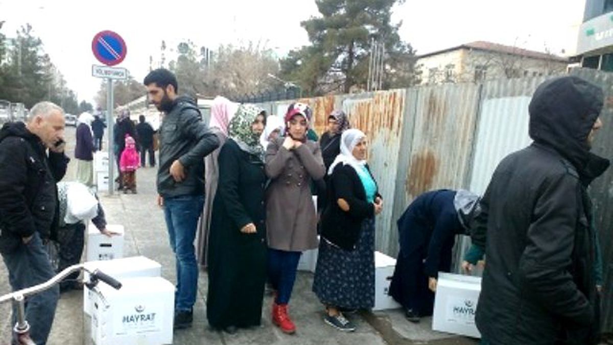 Hayrat\'tan Sur\'a Gıda Yardımı