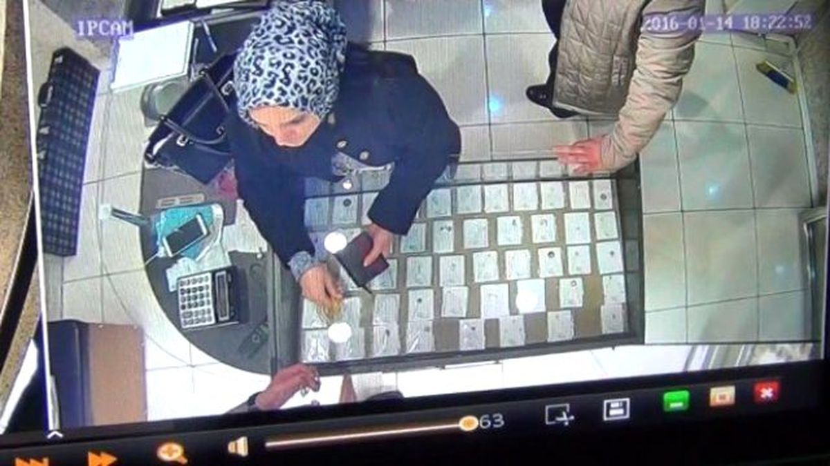 Hırsız, Kaşla Göz Arasında Bilezikleri Çaldı