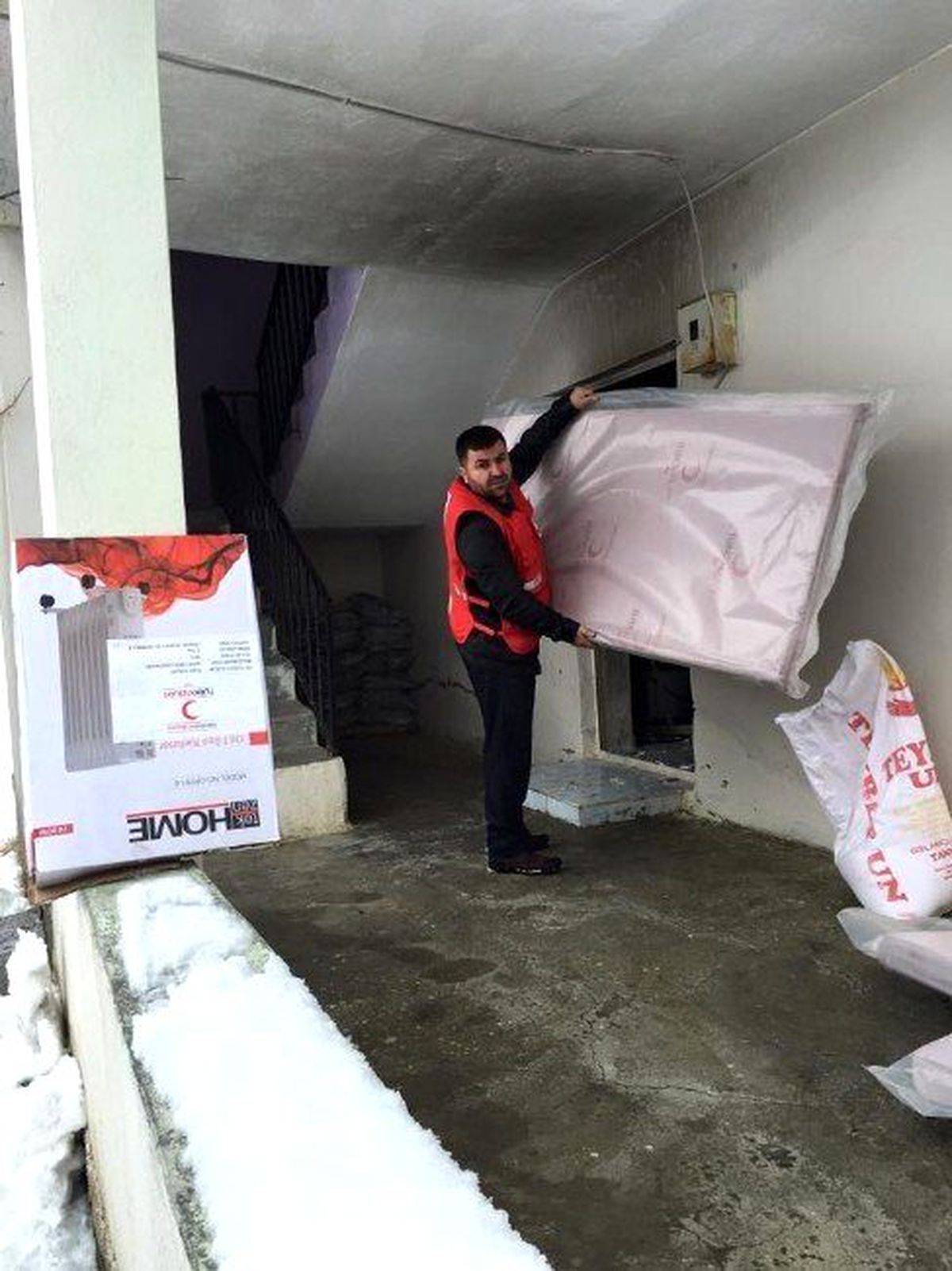 Korkut\'ta Evi Yanan Akdeniz Ailesine Yardım Eli