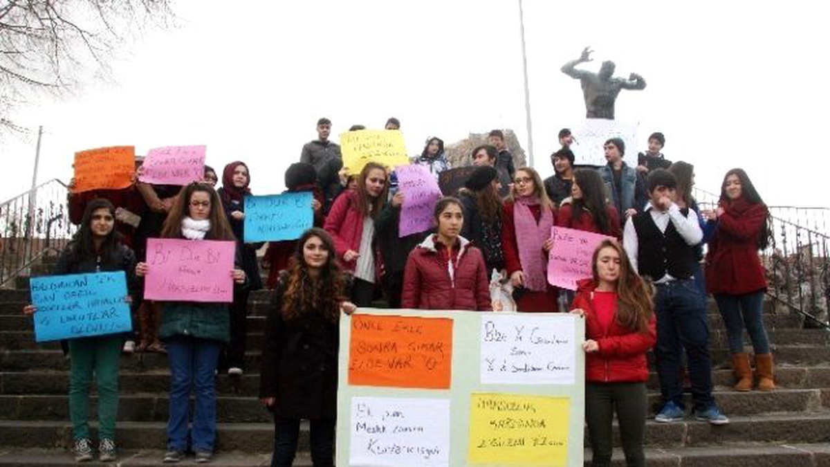 Meslek Lisesi Öğrencileri "Ek Puanların" Kaldırılmasını Protesto Etti