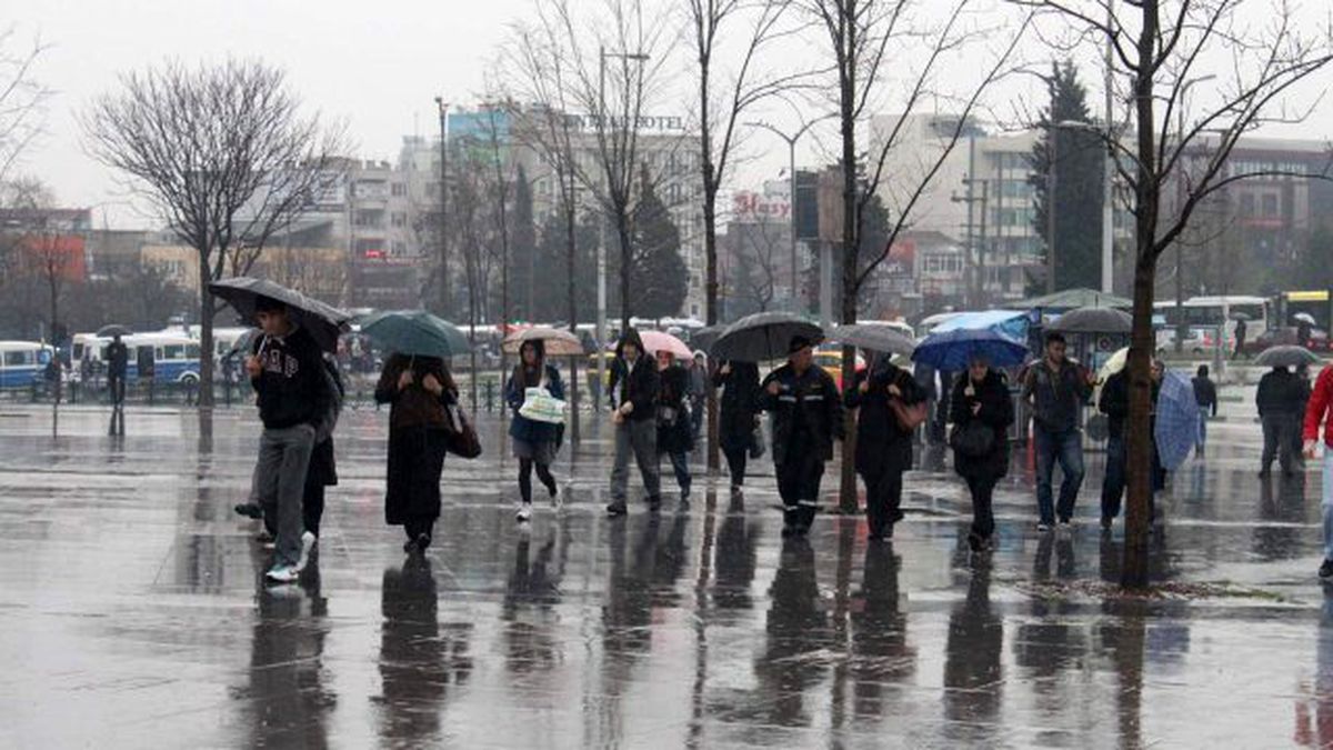 Meteoroloji'den Batı Bölgeler İçin 'Kuvvetli Yağış' Uyarısı