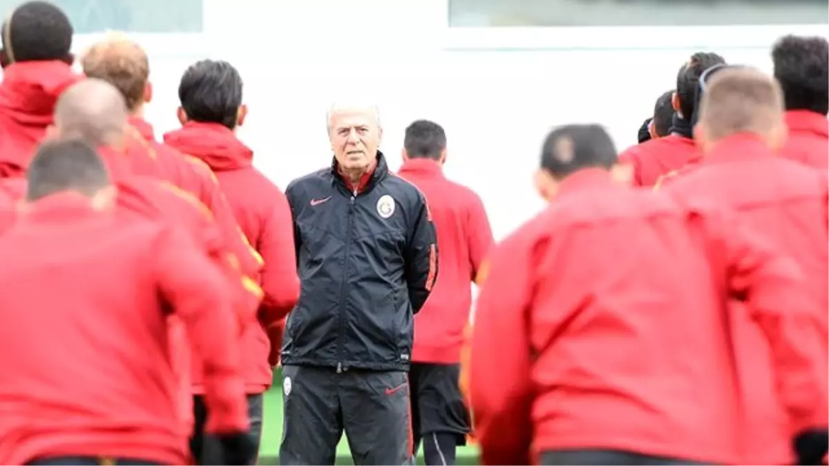 Mustafa Denizli, Gönderilecekler Listesini Belirledi