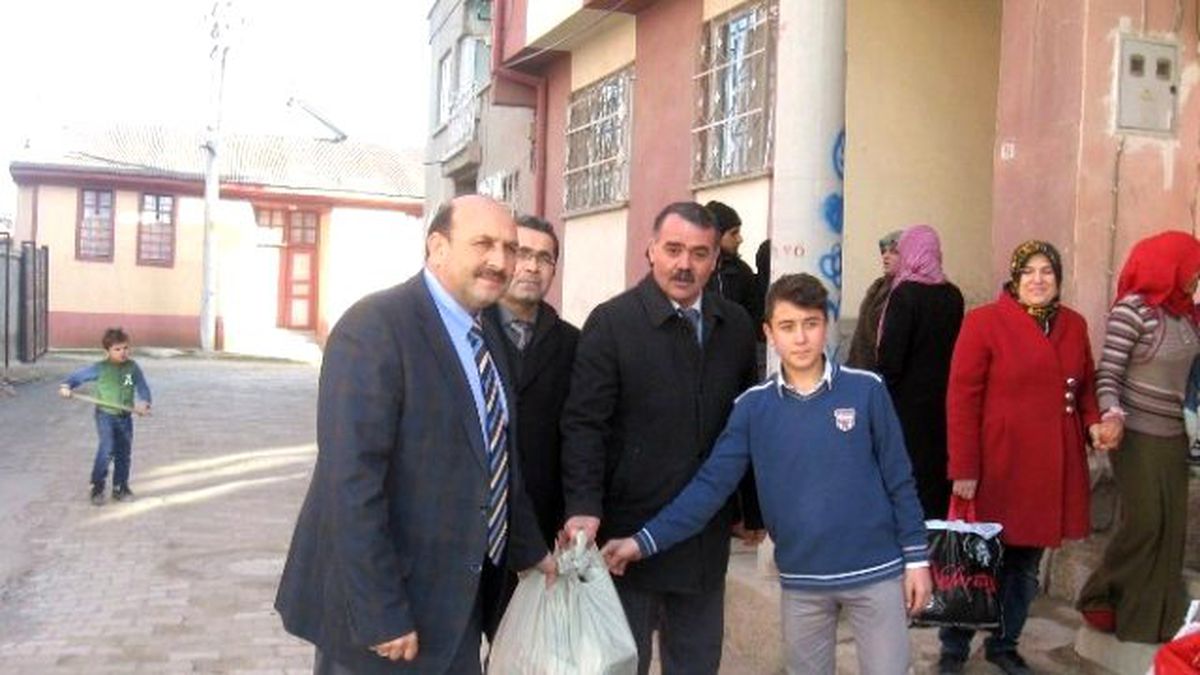 Öğrenciler Harçlıklarını Biriktirip Mültecilerin Ev Kiralarını Ödedi