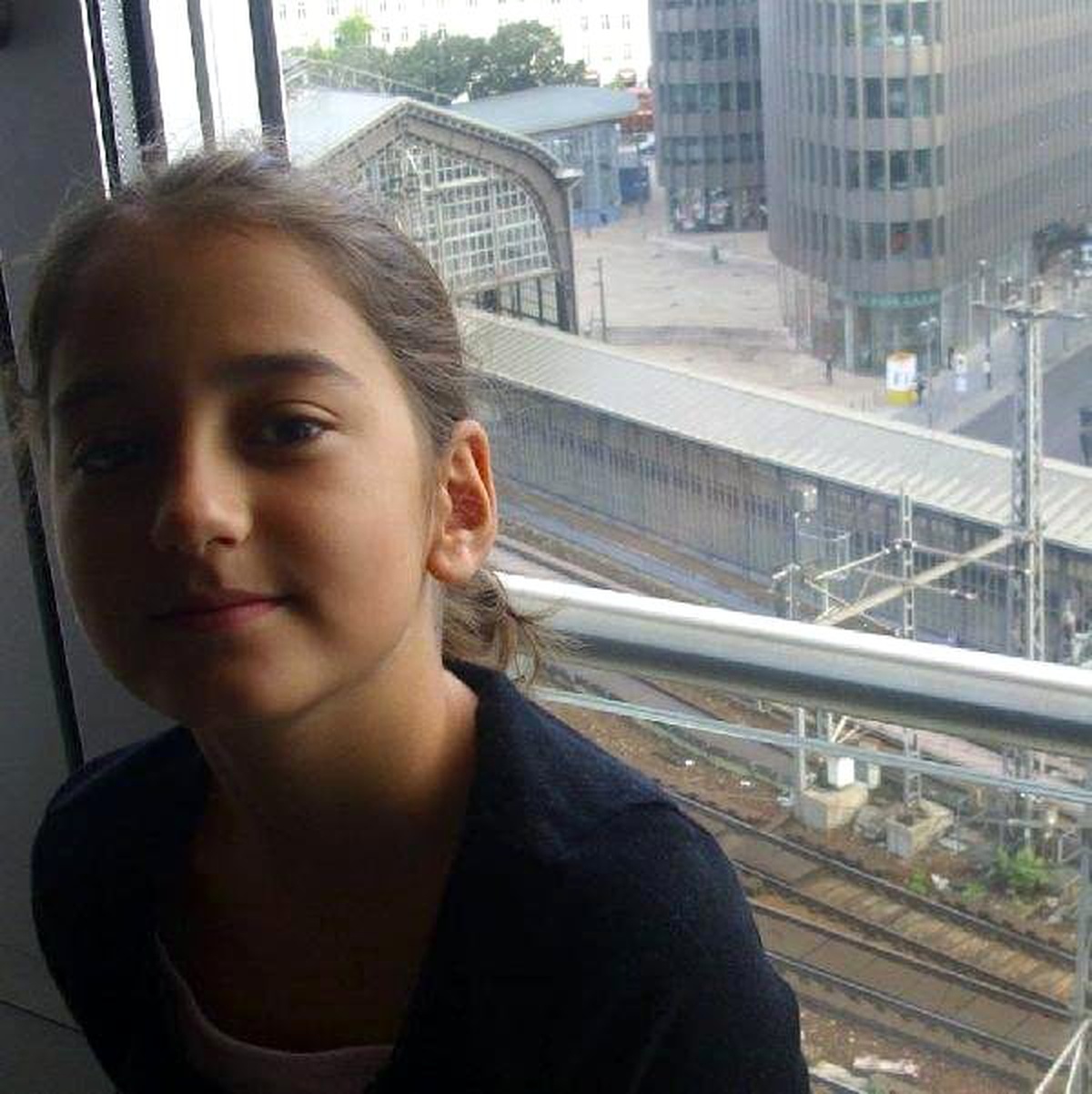 Ortaokul Öğrencisi Berrin, İntihar Etti