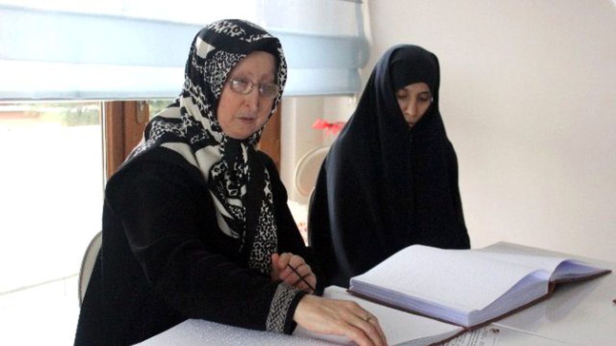 Görme Engelliler Braille Alfabesi ile Kur\'an-ı Kerim Öğreniyor