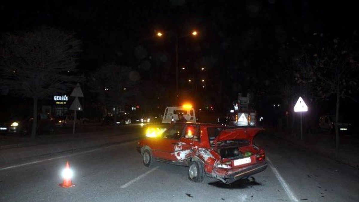 Park Halinde Duran Otomobile Çarptıktan Sonra Takla Attı