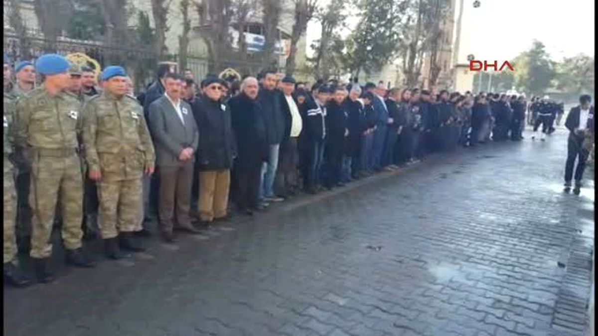 Siirt - Operasyondan Dönen Özel Harekat Polisler, Şehit Olan Arkadaşları Yalçın Yamaner\'in Törenine...