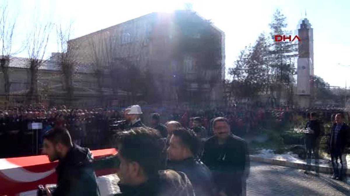 Siirt\'te Şehit Olan Başpolis Memuru PKK Aleyhinde Sloganlar Atılarak Memleketine Uğurlandı-3 Son