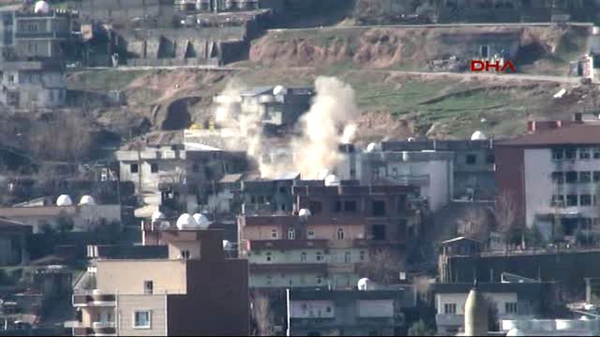 Şırnak Cizre\'de Çatışmalar da Kaçış da Sürüyor