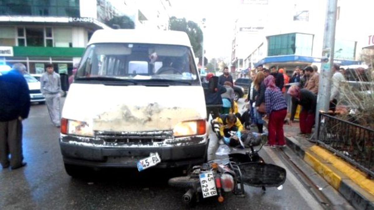 Soma\'da Trafik Kazası: 2 Yaralı