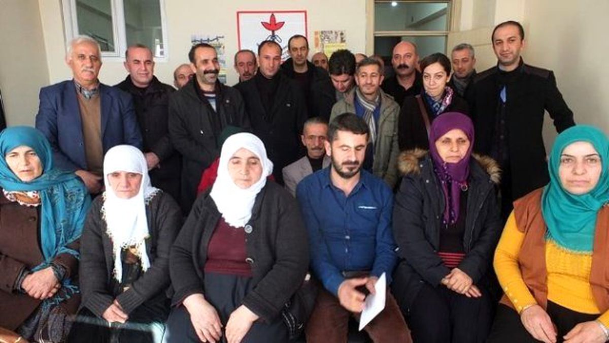 Stk\'lardan Barış İçin İki Günlük Oturma Eylemi