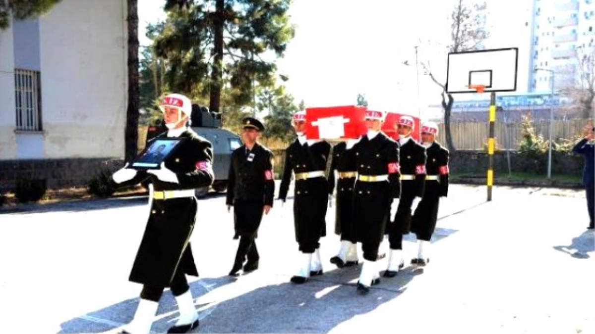 Sur\'da Şehit Olan Jandarma Uzman Çavuş, Memleketine Uğurlandı