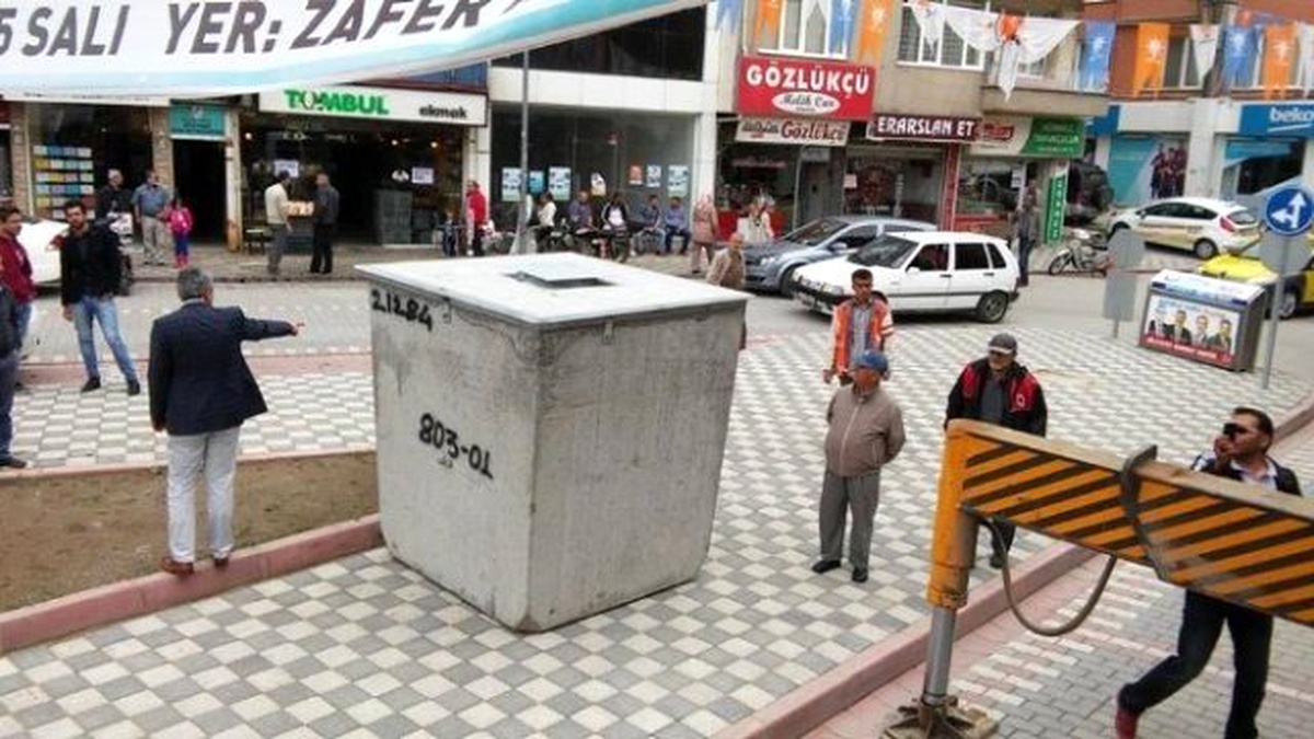 Tavşanlı Belediyesi, 8 Noktaya 3 Tonluk Yer Altı Çöp Konteynerı Monte Etti