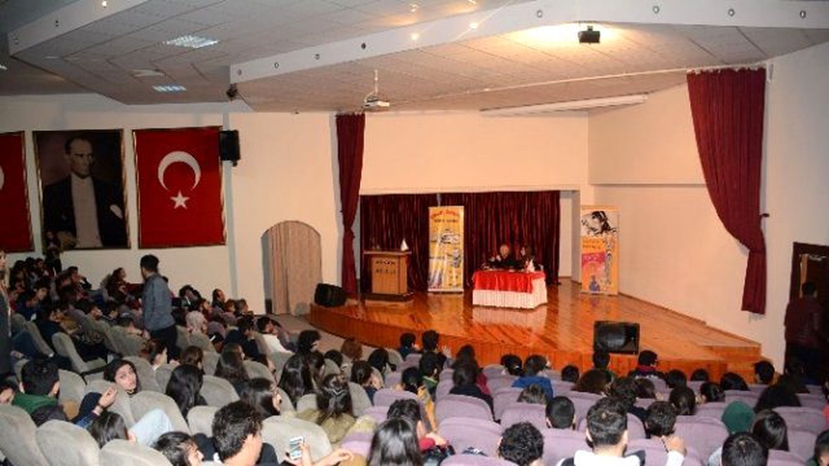 Usta Karikatüristler Öğrencilerle Söyleşti