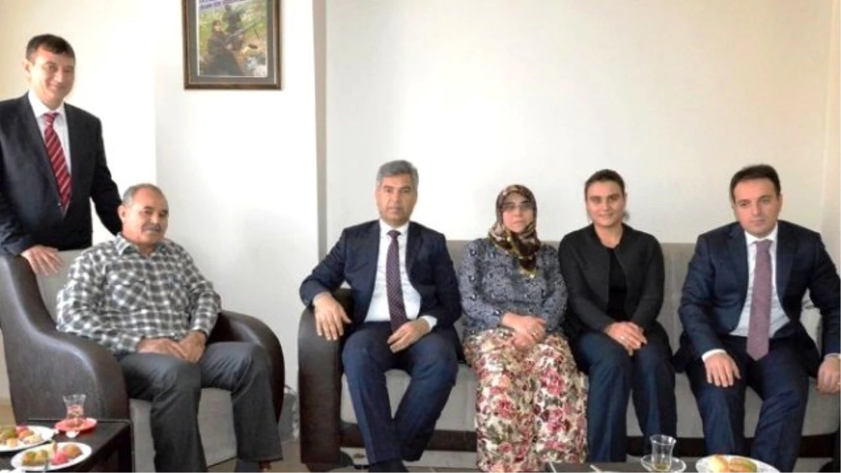 Vali Hamza Erkal, Yenice\'de Şehit Ailesini Ziyaret Etti