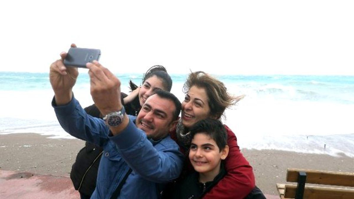 Antalya\'da Vatandaşların \'Lodos\' Selfiesi