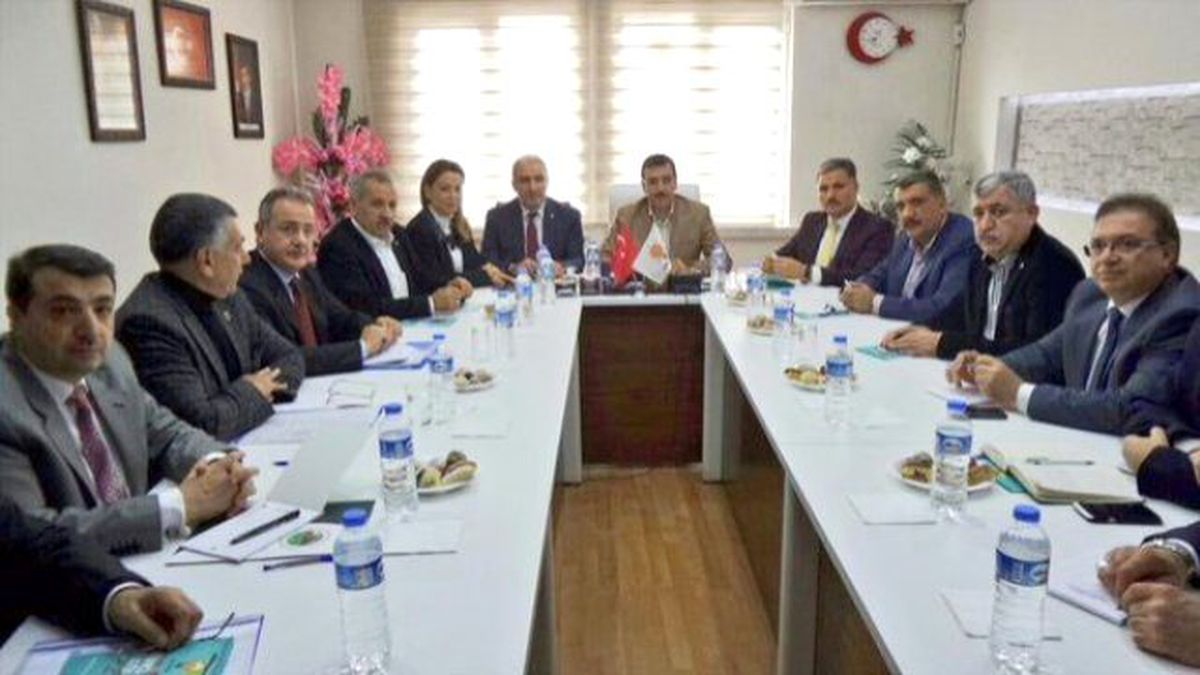 Bakan Tüfenkci, Malatya\'da Belediye Başkanlarıyla Bir Araya Geldi
