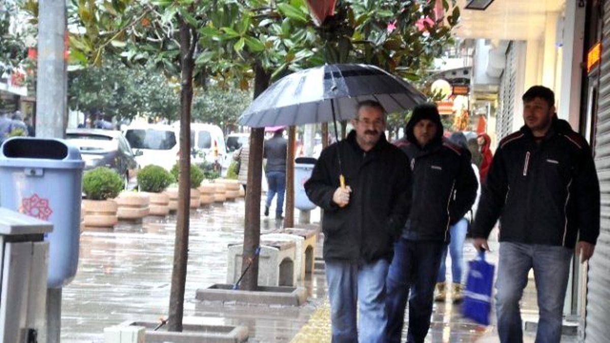 Balıkesir\'de Sağanak Yağış Etkili Oldu