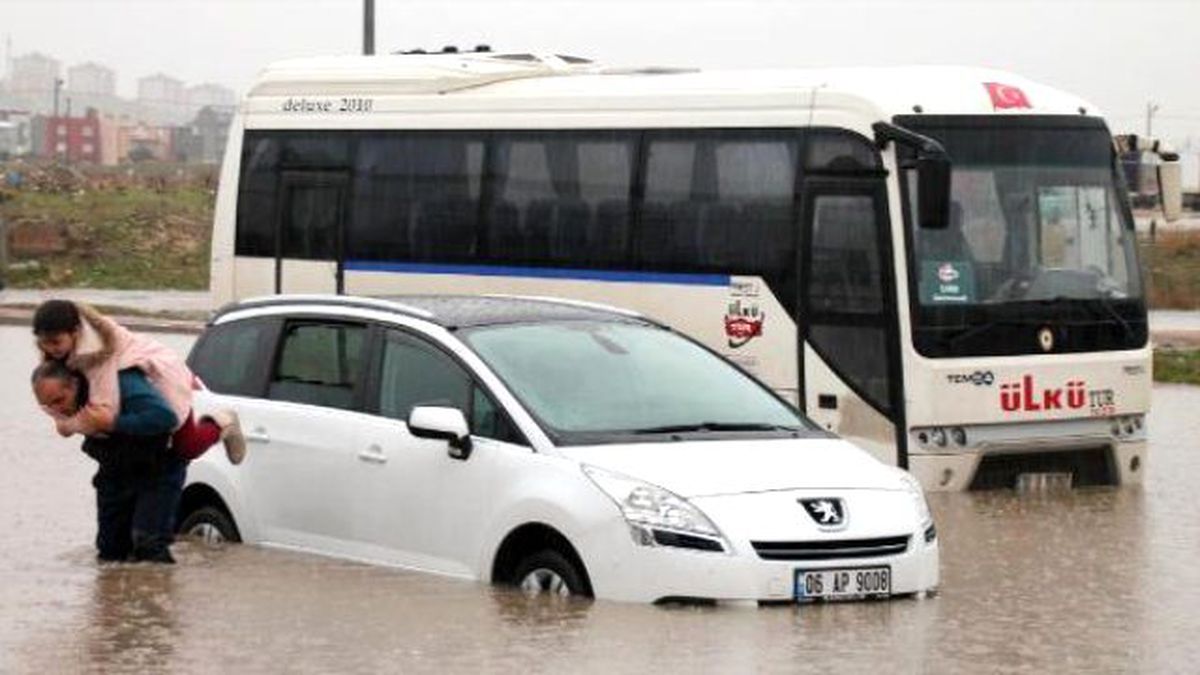 Bandırma\'da Yağışlar Etkili Oldu
