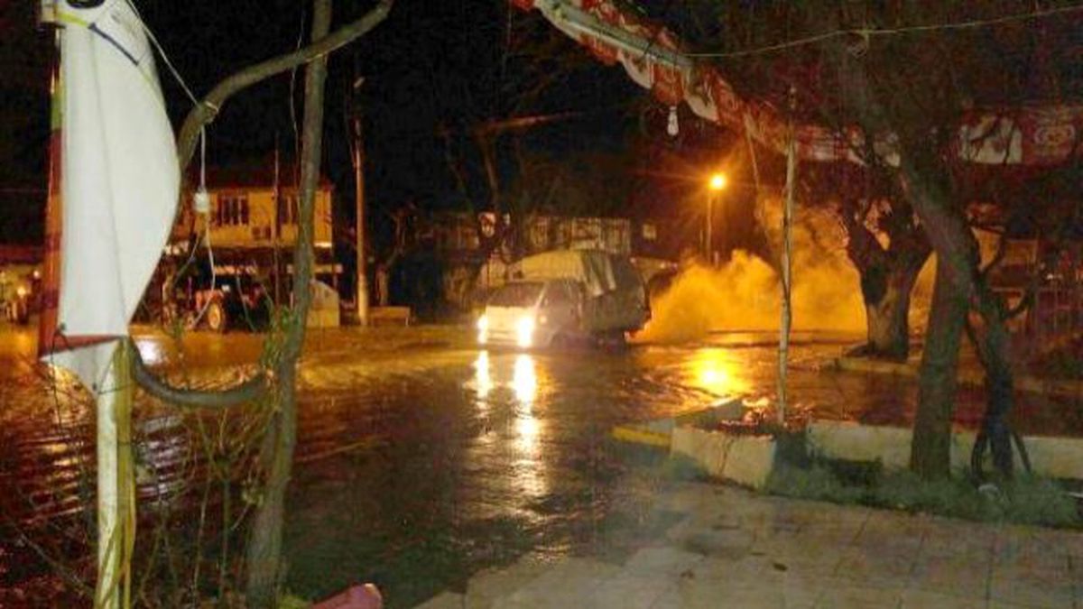 Bayındır\'da Sağanak Yağış Etkili Oldu