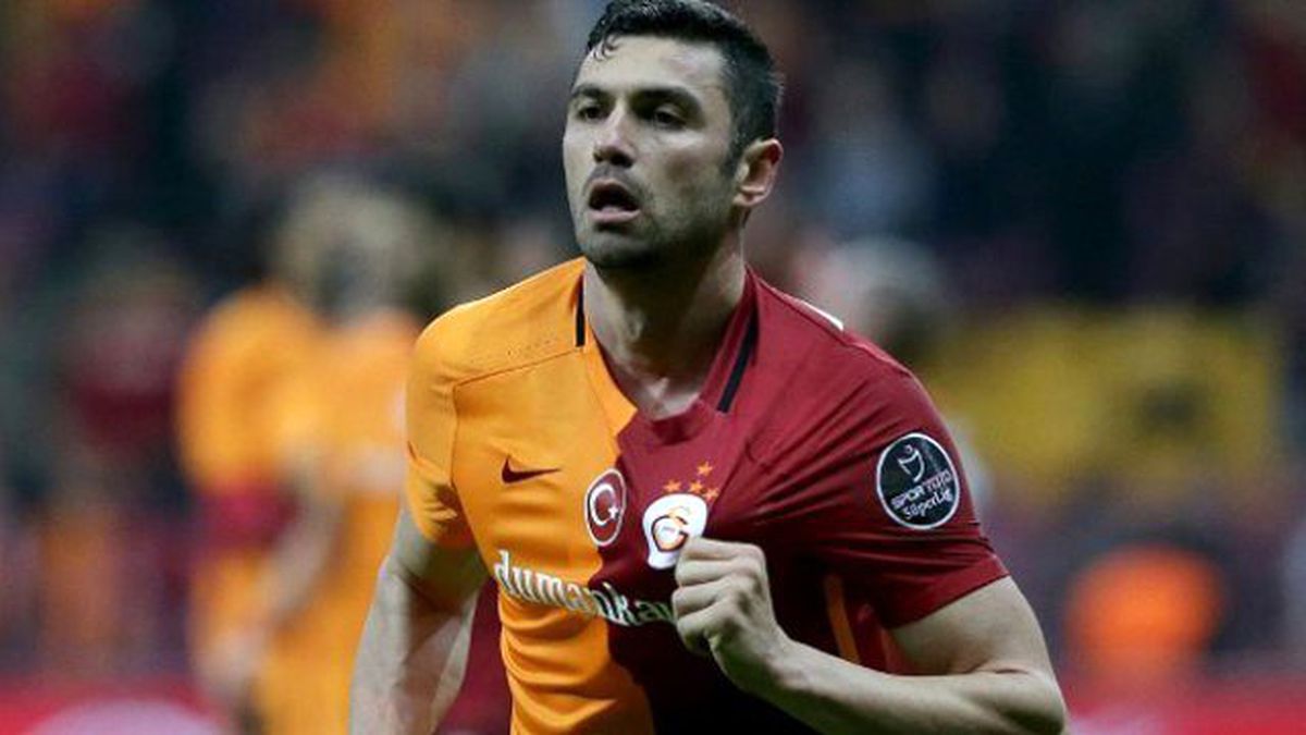 Burak Tribünleri İkiye Böldü