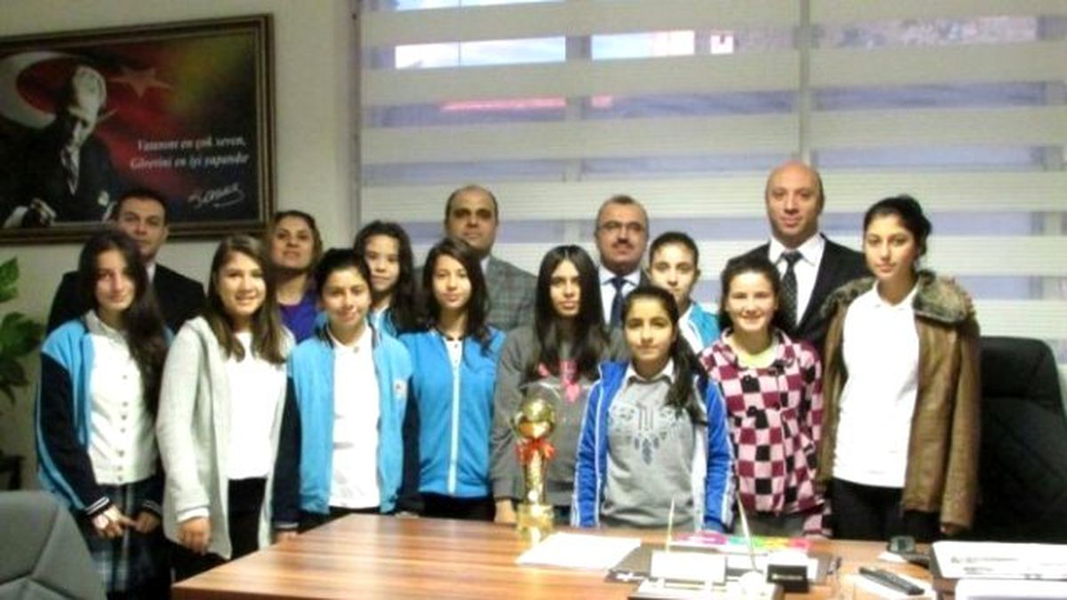 Burhaniyeli Kızlar İlçenin Gururu Oldu