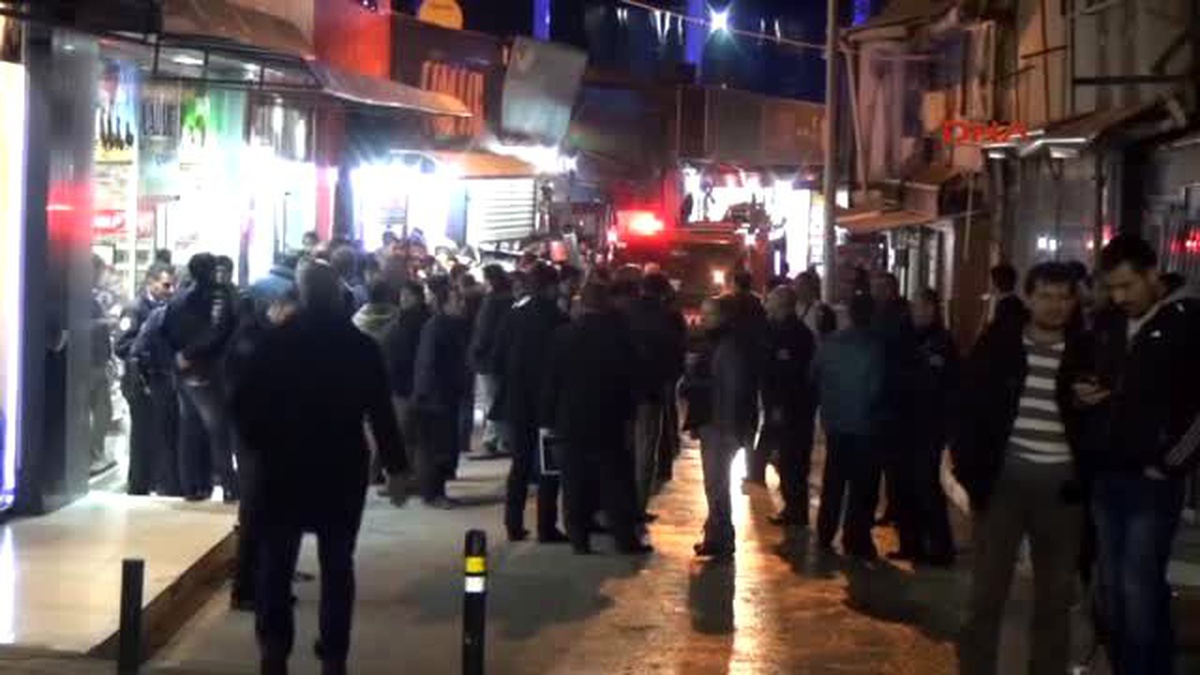 Bursa - Çadır Tente İtfaiyeye Geçit Vermeyince Gerginlik Çıktı