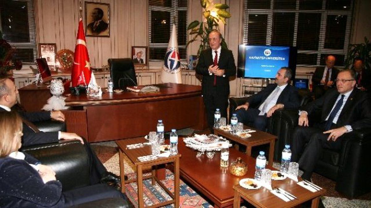 Dışişleri Bakanı Çavuşoğlu, Gaziantep Üniversitesi\'ne Hayran Kaldı